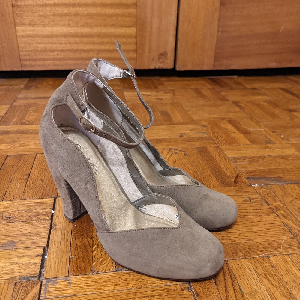 Vintage pumps